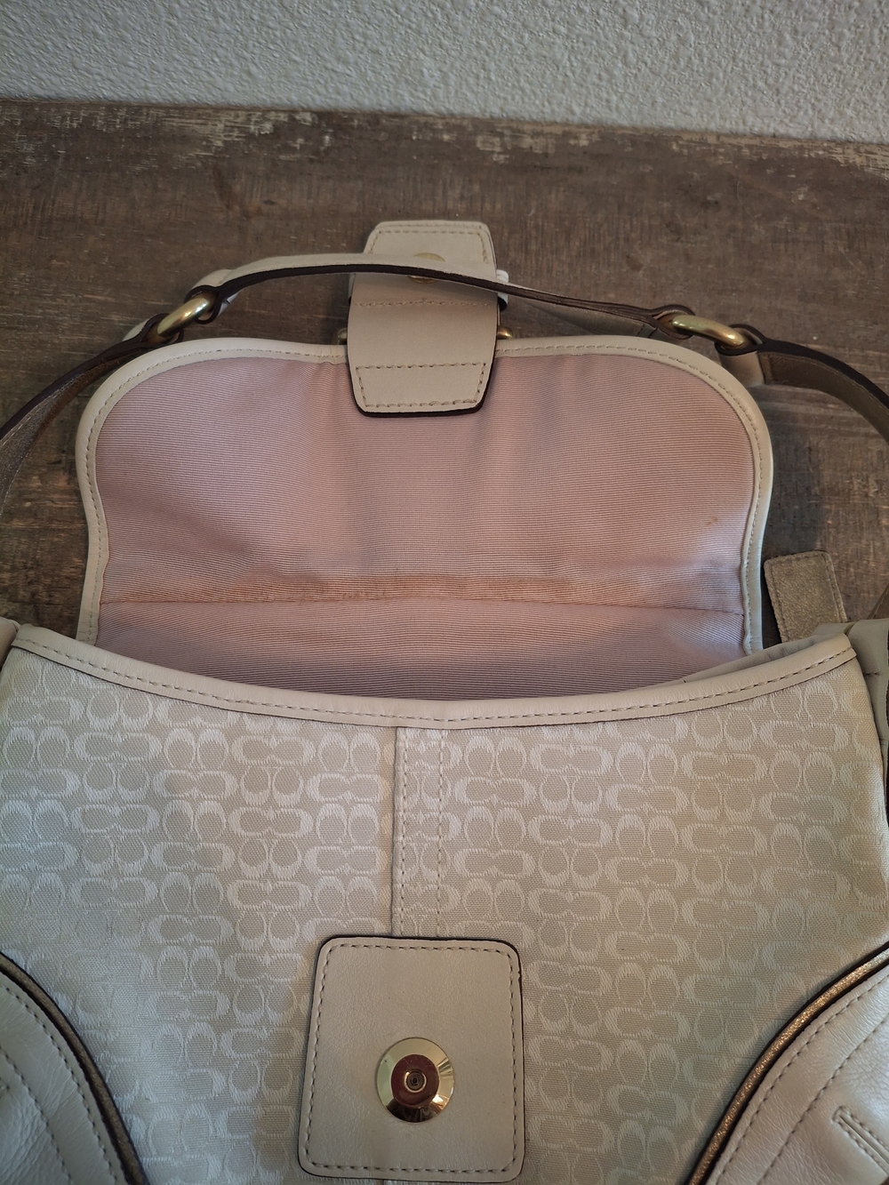 Vintage Y2K Coach Soho Shoulder Bag in Cream - Picture 9 of 12